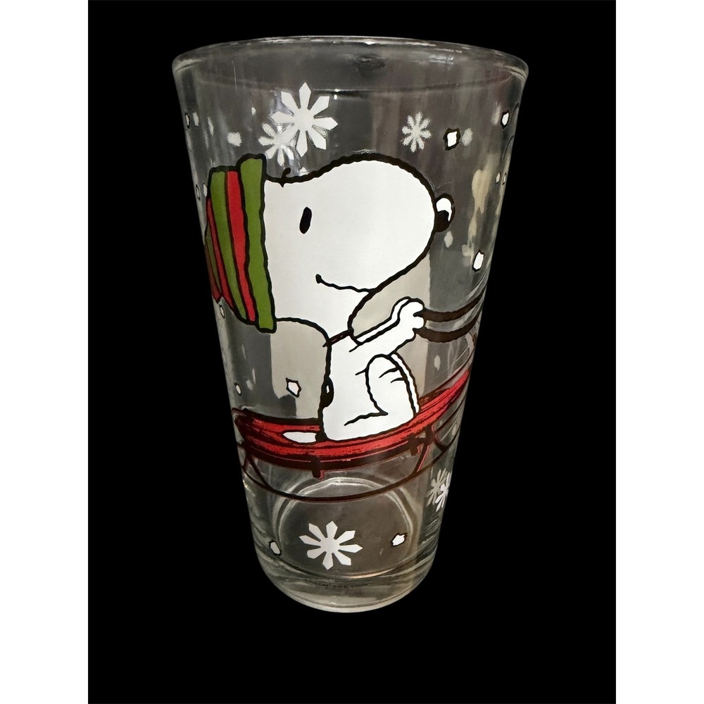 Peanuts Snoopy Woodstock Christmas Sledding Glass Winter Holiday Pint Tumbler